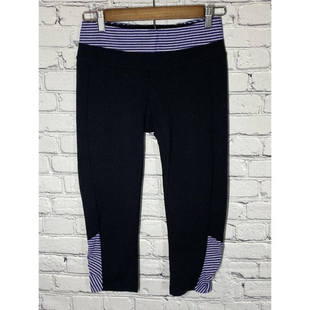 Athleta Stripes Balance Capri Cropped Leggings Womens Size Small Purple Black
